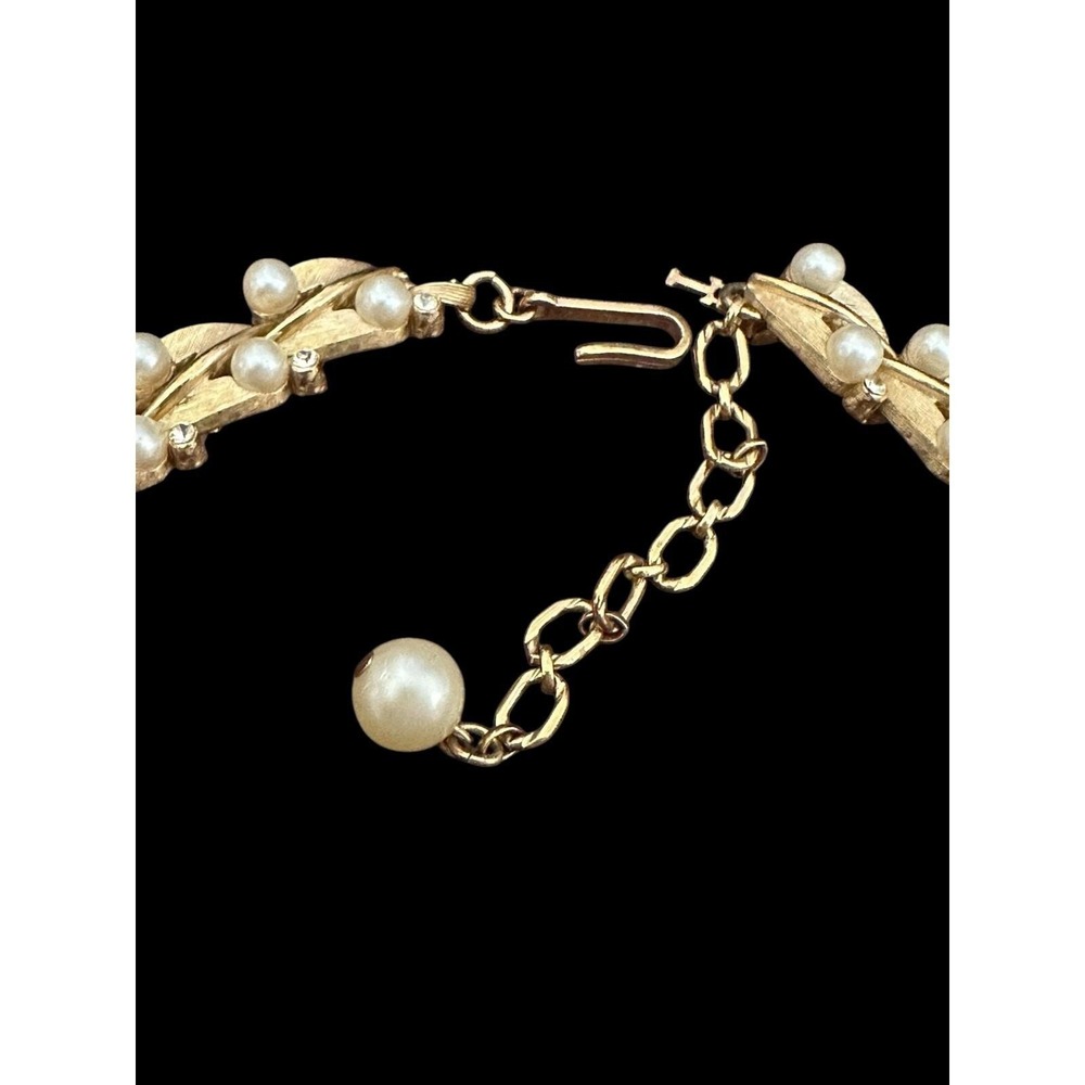 Vintage Trifari Brushed Goldtone Leaf Pearl Rhinestone Necklace - Picture 6 of 7